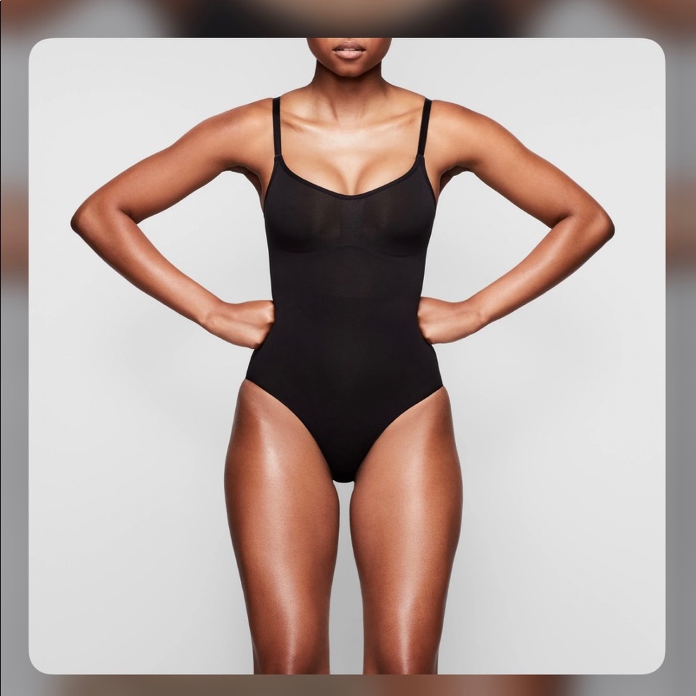 SKIMS Seamless Sculpting Bodysuit Brief
W/Snaps in Onyx
